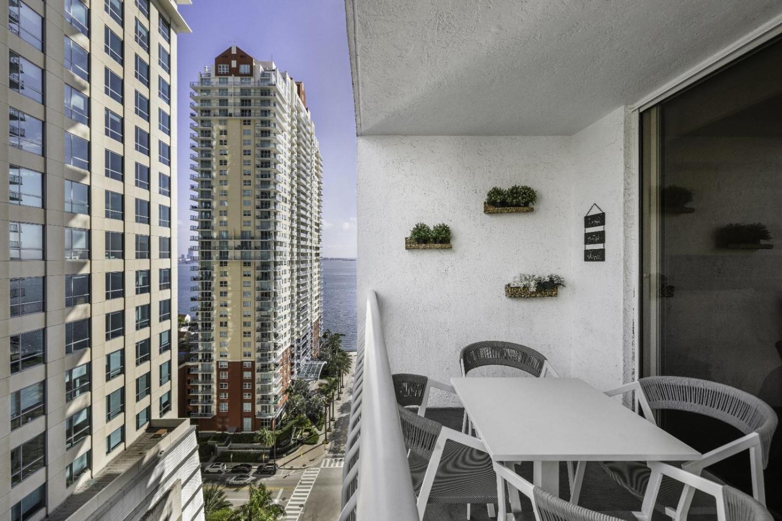 Studios In Brickell With Pool, Gym, Free Parking And Game Room Miami Rum bild